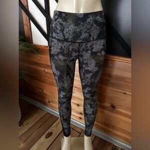 Mono B Gray/Black  Camo Workout Leggings - Size M (New)